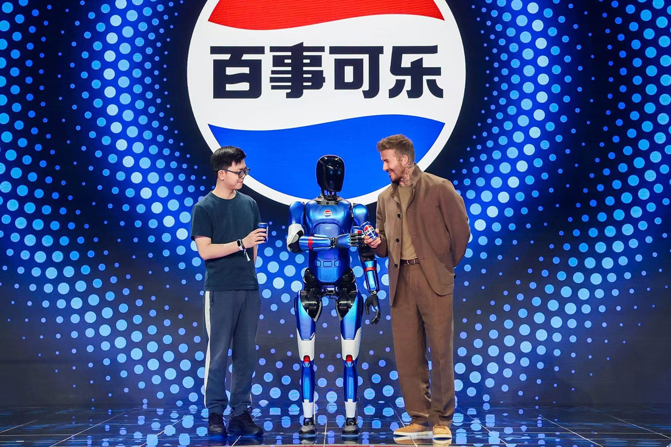 智元機(jī)器人攜手百事中國(guó)共創(chuàng)“百事藍(lán)寶” 共燃渴望新章